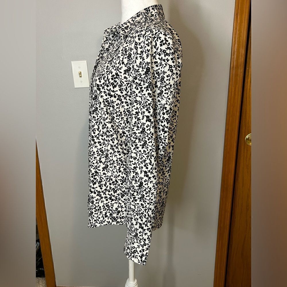 UnTuckit for her women’s black and white floral blouse size 6 BIN I - Picture 3 of 8